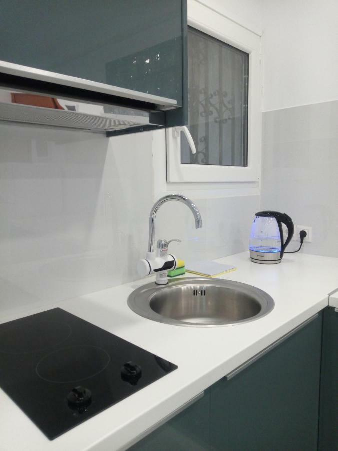 New Near Metro Larissis In The Centre Of Daire *